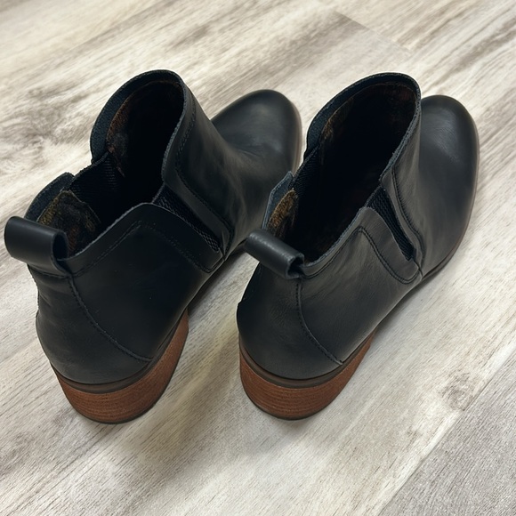 New KORKS by Kork-Ease Women's Slip-On Chelsea Comfort Lug Boot / Black Nubuck - Picture 6 of 11